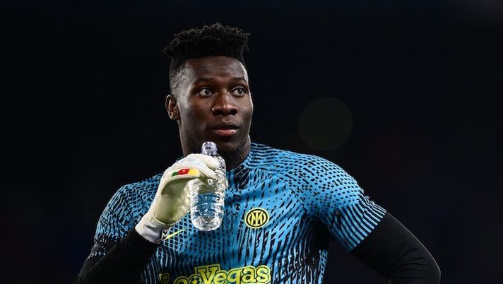 Inter Milan's Cameroonian goalkeeper #24 Andre Onana warms up ahead of the UEFA Champions League final football match between Inter Milan and Manchester City at the Ataturk Olympic Stadium in Istanbul, on June 10, 2023. (Photo by Marco BERTORELLO / AFP) (Photo by MARCO BERTORELLO/AFP via Getty Images) Di Canio: “Onana? Sembra che sia andato via Buffon, prima faceva due papere a partita” - immagine 1