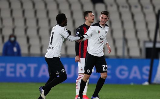 LA SPEZIA, ITALY - FEBRUARY 13: Giulio Maggiore of Spezia Calcio celebrates after scoring a goal during the Serie A match between Spezia Calcio and AC Milan at Stadio Alberto Picco on February 13, 2021 in La Spezia, Italy. (Photo by Gabriele Maltinti/Getty Images) LA SPEZIA, ITALY - FEBRUARY 13: Giulio Maggiore of Spezia Calcio celebrates after scoring a goal during the Serie A match between Spezia Calcio and AC Milan at Stadio Alberto Picco on February 13, 2021 in La Spezia, Italy. (Photo by Gabriele Maltinti/Getty Images)