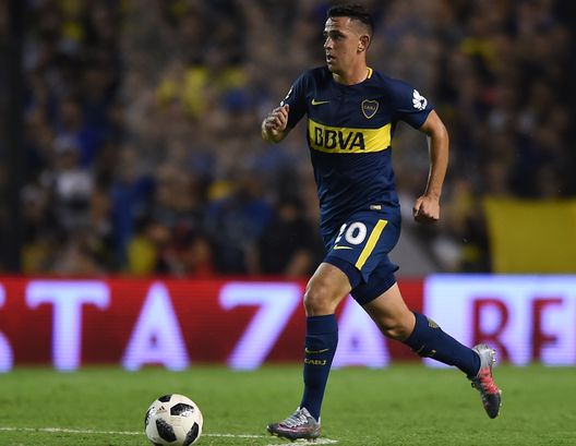  BUENOS AIRES, ARGENTINA - JANUARY 27: Gonzalo Maroni of Boca Juniors drives the ball during a match between Boca Juniors and Colon as part of the Superliga 2017/18 at Alberto J. Armando Stadium on January 27, 2018 in Buenos Aires, Argentina. (Photo by Marcelo Endelli/Getty Images) 