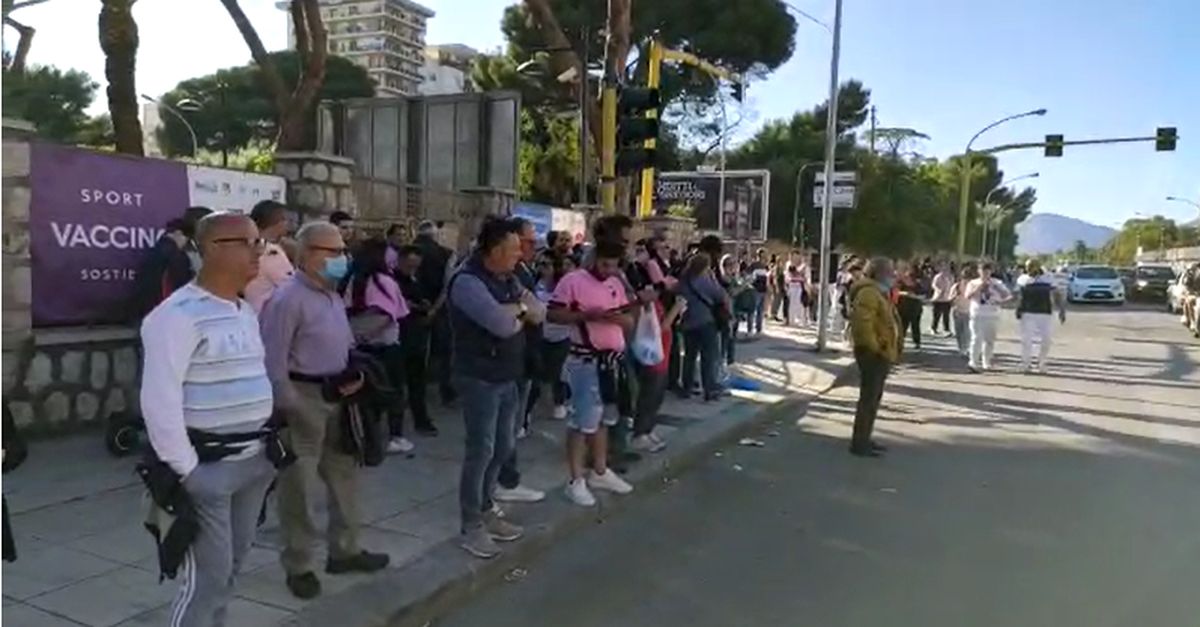VIDEO Palermo Virtus Entella, tifosi già in attesa davanti ai tornelli del “Barbera”