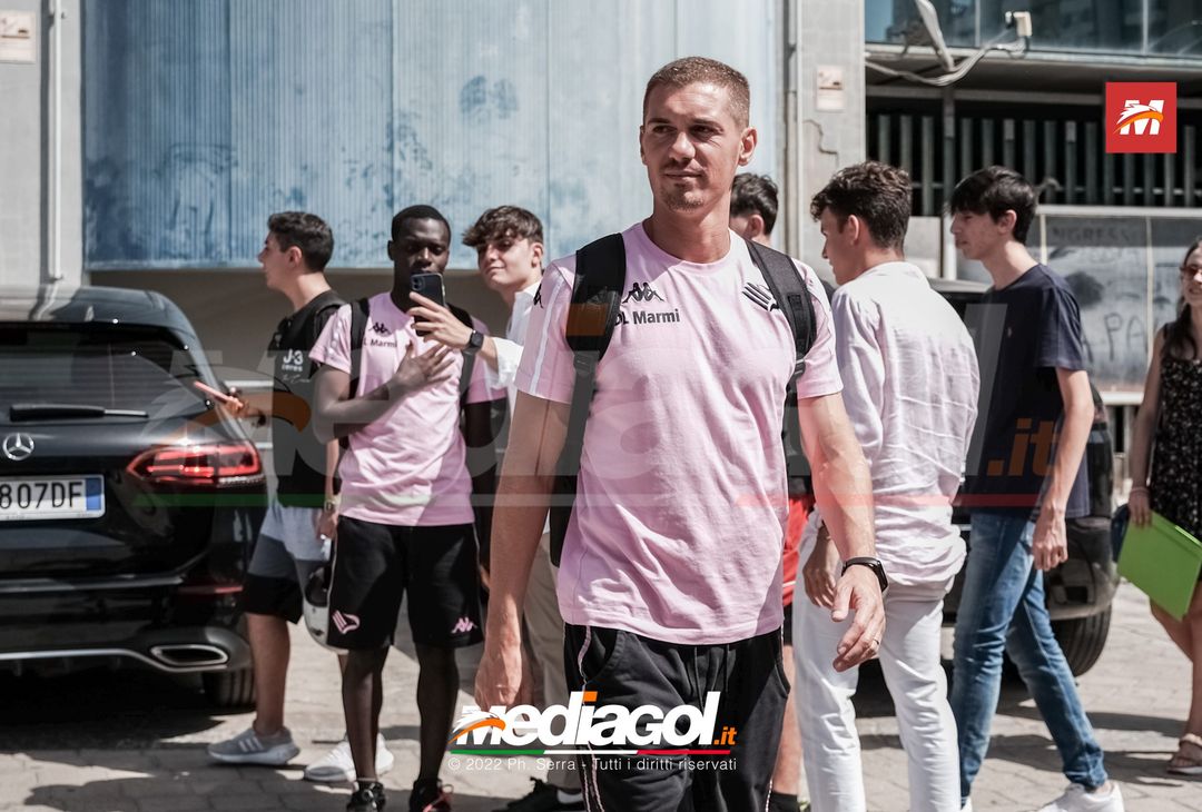 FOTO Frosinone-Palermo, i rosanero in partenza dallo stadio “Renzo Barbera” (Gallery) - immagine 33