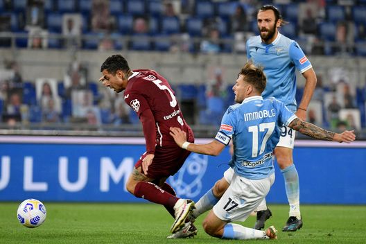  ROME, ITALY - MAY 18: Ciro Immobile of SS Lazio competes for the ball with Armando Izzo of Torino FC during the Serie A match between SS Lazio and Torino FC at Stadio Olimpico on May 18, 2021 in Rome, Italy. (Photo by Marco Rosi - SS Lazio/Getty Images) 