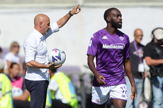 FLORENCE, ITALY - SEPTEMBER 18: Vincenzo Italiano manager of ACF Fiorentina gestures during the Serie A match between ACF Fiorentina and Hellas Verona at Stadio Artemio Franchi on September 18, 2022 in Florence, Italy. (Photo by Gabriele Maltinti/Getty Images) Jovic-Italiano, patto per un futuro gioioso: più impegno e più occasioni- immagine 2
