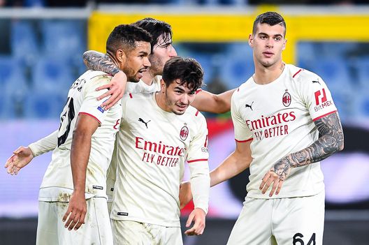 Il Milan esulta dopo il terzo gol al Genoa. Milan-Napoli | Ultime di formazione: duplice tensione per le assenze- immagine 2