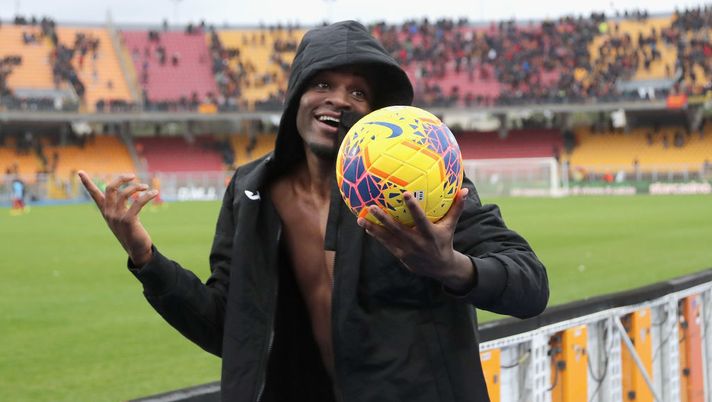 LECCE, ITALY - MARCH 01:  Duvan Zapata of Atalanta celebrates after the Serie A match between US Lecce and  Atalanta BC at Stadio Via del Mare on March 1, 2020 in Lecce, Italy.  (Photo by Maurizio Lagana/Getty Images) 