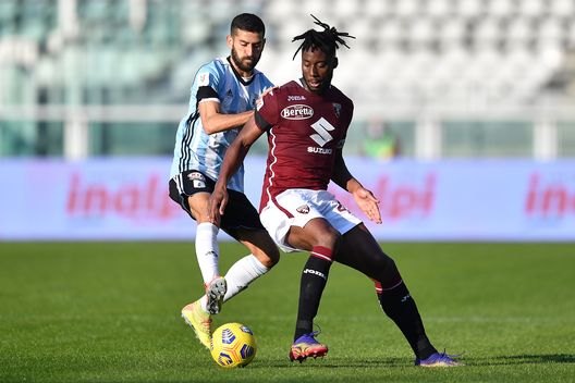 TURIN, ITALY - NOVEMBER 26: Soualiho Meite (R) of Torino FC is challenged by Marco Crimi of Virtus Entella during the Coppa Italia match between Torino FC and Virtus Entella at Stadio Olimpico di Torino on November 26, 2020 in Turin, Italy. (Photo by Valerio Pennicino/Getty Images) TURIN, ITALY - NOVEMBER 26: Soualiho Meite (R) of Torino FC is challenged by Marco Crimi of Virtus Entella during the Coppa Italia match between Torino FC and Virtus Entella at Stadio Olimpico di Torino on November 26, 2020 in Turin, Italy. (Photo by Valerio Pennicino/Getty Images)