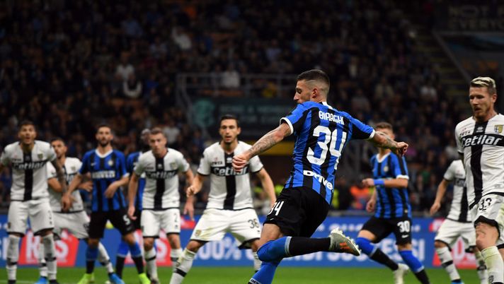 MILAN, ITALY - OCTOBER 26: Cristiano Biraghi of FC Internazionale in action during the Serie A match between FC Internazionale and Parma Calcio at Stadio Giuseppe Meazza on October 26, 2019 in Milan, Italy. (Photo by Claudio Villa - Inter/Inter via Getty Images) MILAN, ITALY - OCTOBER 26: Cristiano Biraghi of FC Internazionale in action during the Serie A match between FC Internazionale and Parma Calcio at Stadio Giuseppe Meazza on October 26, 2019 in Milan, Italy. (Photo by Claudio Villa - Inter/Inter via Getty Images)