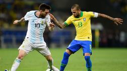 Dani Alves e gli auguri ‘ma non troppo’ a Messi: “Bastardo, il calcio ti ama”
