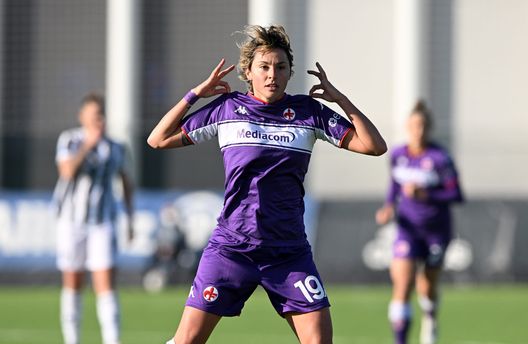 VINOVO, ITALY - JANUARY 22: Valentina Giacinti of ACF Fiorentina celebrates a goal during the Women Serie A match between Juventus and ACF Fiorentina on January 22, 2022 in Vinovo, Italy. (Photo by Chris Ricco/Getty Images) VINOVO, ITALY - JANUARY 22: Valentina Giacinti of ACF Fiorentina celebrates a goal during the Women Serie A match between Juventus and ACF Fiorentina on January 22, 2022 in Vinovo, Italy. (Photo by Chris Ricco/Getty Images)