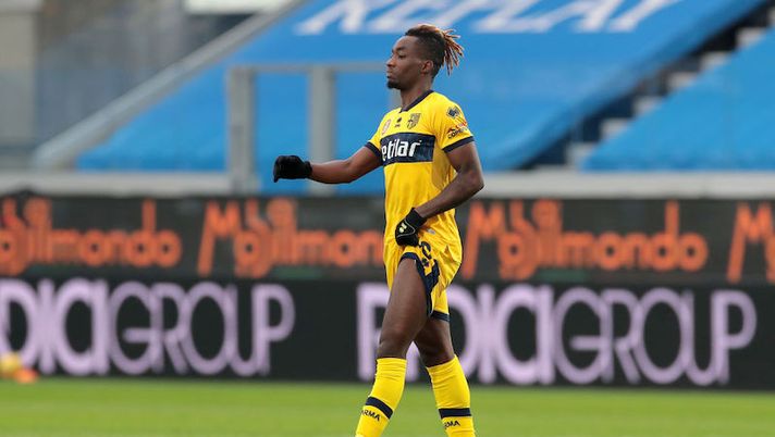 BERGAMO, ITALY - JANUARY 06: Yann Karamoh of Parma Calcio walks with an injury during the Serie A match between Atalanta BC and Parma Calcio at Gewiss Stadium on January 06, 2021 in Bergamo, Italy. Sporting stadiums around Italy remain under strict restrictions due to the Coronavirus Pandemic as Government social distancing laws prohibit fans inside venues resulting in games being played behind closed doors. (Photo by Emilio Andreoli/Getty Images) Parma, doppia tegola per Liverani: infortuni per Karamoh e Gagliolo - immagine 1