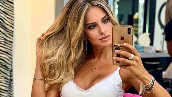 Michela Persico ci dà un taglio. Lady Rugani pensa a un cambio di look: “Aria di cambiamento”  Michela Persico ci dà un taglio. Lady Rugani pensa a un cambio di look: “Aria di cambiamento”