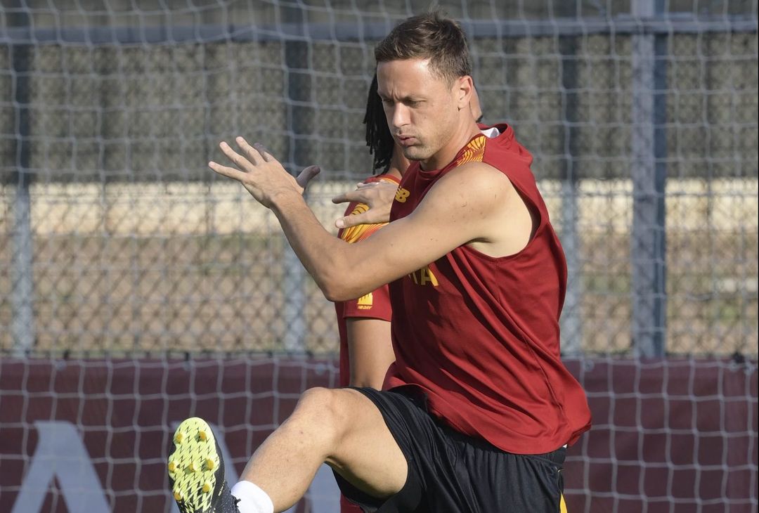 Roma, rifinitura prima del Monza: Belotti c’è. Squadra in ritiro – FOTO GALLERY - immagine 46