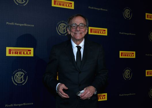 MILAN, ITALY - MARCH 09: Roberto Vecchioni attends FC Internazionale 110 Years Anniversary at Hangar Pirelli on March 9, 2018 in Milan, Italy. (Photo by Claudio Villa - Inter/Inter via Getty Images) MILAN, ITALY - MARCH 09: Roberto Vecchioni attends FC Internazionale 110 Years Anniversary at Hangar Pirelli on March 9, 2018 in Milan, Italy. (Photo by Claudio Villa - Inter/Inter via Getty Images)