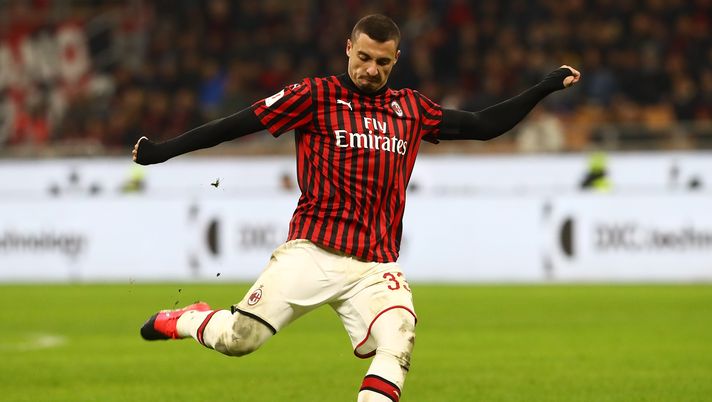 MILAN, ITALY - JANUARY 28: Rade Krunic of AC Milan kicks a ball during the Coppa Italia Quarter Final match between AC Milan and Torino at San Siro on January 28, 2020 in Milan, Italy. (Photo by Marco Luzzani/Getty Images) MILAN, ITALY - JANUARY 28: Rade Krunic of AC Milan kicks a ball during the Coppa Italia Quarter Final match between AC Milan and Torino at San Siro on January 28, 2020 in Milan, Italy. (Photo by Marco Luzzani/Getty Images)