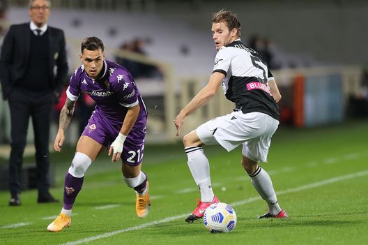 FLORENCE, ITALY - OCTOBER 25: Pol Lirola of ACF Fiorentina in action during the Serie A match between ACF Fiorentina and Udinese Calcio at Stadio Artemio Franchi on October 25, 2020 in Florence, Italy. (Photo by Gabriele Maltinti/Getty Images) FLORENCE, ITALY - OCTOBER 25: Pol Lirola of ACF Fiorentina in action during the Serie A match between ACF Fiorentina and Udinese Calcio at Stadio Artemio Franchi on October 25, 2020 in Florence, Italy. (Photo by Gabriele Maltinti/Getty Images)