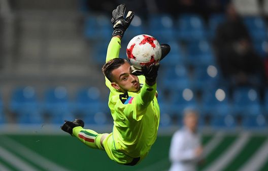 CHEMNITZ, GERMANY - NOVEMBER 09: Andrea Zaccagno of Italy saves the ball during the Under 20 International Friendly match between U20 of Germany and U20 of Italy at community4you Arena on November 9, 2017 in Chemnitz, Germany. (Photo by Thomas Eisenhuth/Bongarts/Getty Images) CHEMNITZ, GERMANY - NOVEMBER 09: Andrea Zaccagno of Italy saves the ball during the Under 20 International Friendly match between U20 of Germany and U20 of Italy at community4you Arena on November 9, 2017 in Chemnitz, Germany. (Photo by Thomas Eisenhuth/Bongarts/Getty Images)