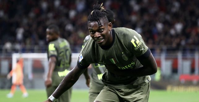 Rafael Leao (attaccante AC Milan) esulta per il suo gol in Milan-Bologna 2-0 (Serie A 2022-2023) | News (Getty Images) Rafael Leao AC Milan Milan-Bologna 2-0 Serie A 2022-2023