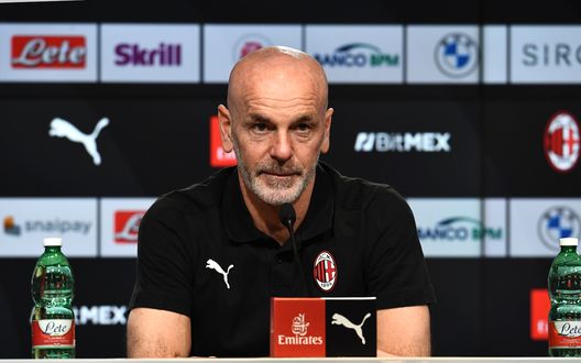 Stefano Pioli (allenatore AC Milan) durante una conferenza stampa | Milan News (Getty Images) Stefano Pioli AC Milan conferenza stampa