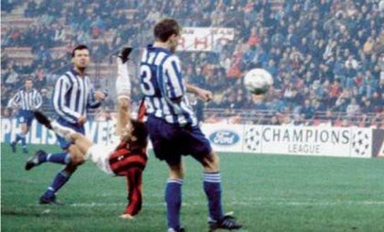 25 novembre 1992: la rovesciata di Marco van Basten contro il Göteborg (gara di andata) 