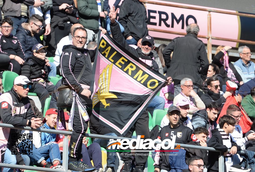 FOTOTIFO Palermo-Frosinone 1-1, i tifosi allo Stadio “Renzo Barbera” (Gallery) - immagine 90