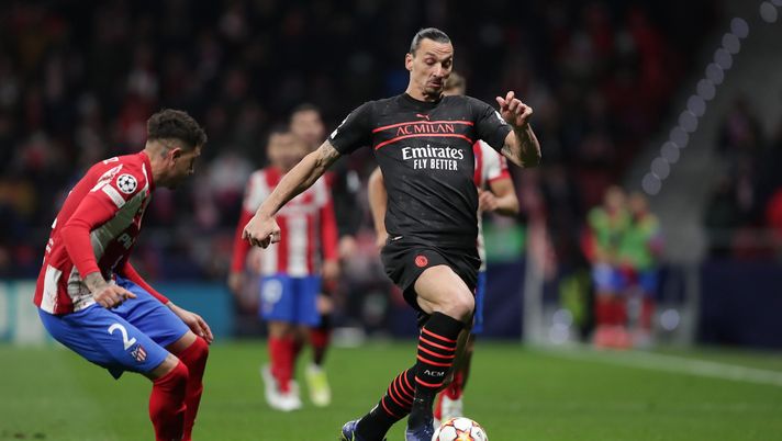 MADRID, SPAIN - NOVEMBER 24: Zlatan Ibrahimovic of AC Milan battles for possession with Jose Gimenez of Atletico Madrid during the UEFA Champions League group B match between Atletico Madrid and AC Milan at Wanda Metropolitano on November 24, 2021 in Madrid, Spain. (Photo by Gonzalo Arroyo Moreno/Getty Images) Ranking UEFA, grazie al successo di Madrid il Milan guadagna posizioni - immagine 1