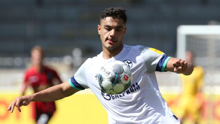 Schalke's Turkish defender Ozan Kabak controls the ball during the German first division Bundesliga football match SC Freiburg v Schalke 04 on June 27, 2020 in Freiburg. - Schalke's Turkish defender Ozan Kabak controls the ball (Photo by RALPH ORLOWSKI / POOL / AFP) / DFL REGULATIONS PROHIBIT ANY USE OF PHOTOGRAPHS AS IMAGE SEQUENCES AND/OR QUASI-VIDEO (Photo by RALPH ORLOWSKI/POOL/AFP via Getty Images) Kabak, dal Liverpool all’Italia: c’è la proposta di prestito per il difensore turco - immagine 1