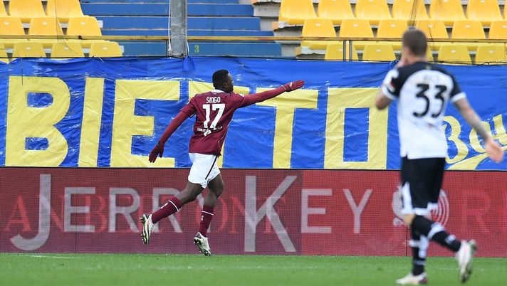 PARMA, ITALY - JANUARY 03: Wilfried Singo of Torino celebrates after scoring their sides first goal during the Serie A match between Parma Calcio and Torino FC at Stadio Ennio Tardini on January 03, 2021 in Parma, Italy. Sporting stadiums around Italy remain under strict restrictions due to the Coronavirus Pandemic as Government social distancing laws prohibit fans inside venues resulting in games being played behind closed doors. (Photo by Alessandro Sabattini/Getty Images) PARMA, ITALY - JANUARY 03: Wilfried Singo of Torino celebrates after scoring their sides first goal during the Serie A match between Parma Calcio and Torino FC at Stadio Ennio Tardini on January 03, 2021 in Parma, Italy. Sporting stadiums around Italy remain under strict restrictions due to the Coronavirus Pandemic as Government social distancing laws prohibit fans inside venues resulting in games being played behind closed doors. (Photo by Alessandro Sabattini/Getty Images)