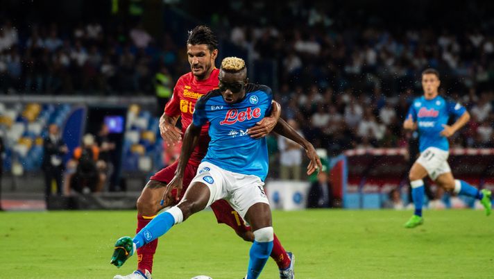 NAPLES, ITALY - AUGUST 31: Victor Osimhen of SSC Napoli in action during the Serie A match between SSC Napoli and US Lecce at Stadio Diego Armando Maradona on August 31, 2022 in Naples, Italy. (Photo by Ivan Romano/Getty Images) infortunio osimhen