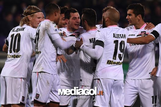 FLORENCE, ITALY - DECEMBER 04:  Mato Jajalo of Palermo celebrates with teammates after scoring the equalizing goal during the Serie A match between ACF Fiorentina and US Citta di Palermo at Stadio Artemio Franchi on December 4, 2016 in Florence, Italy.  (Photo by Tullio M. Puglia/Getty Images) 