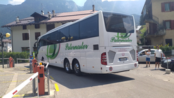 VIDEO Il pullman del Napoli lascia il ritiro di Dimaro