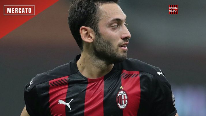 Hakan Calhanoglu (centrocampista AC Milan), possibile cessione del Milan nel prossimo calciomercato | AC Milan News (Getty Images) 