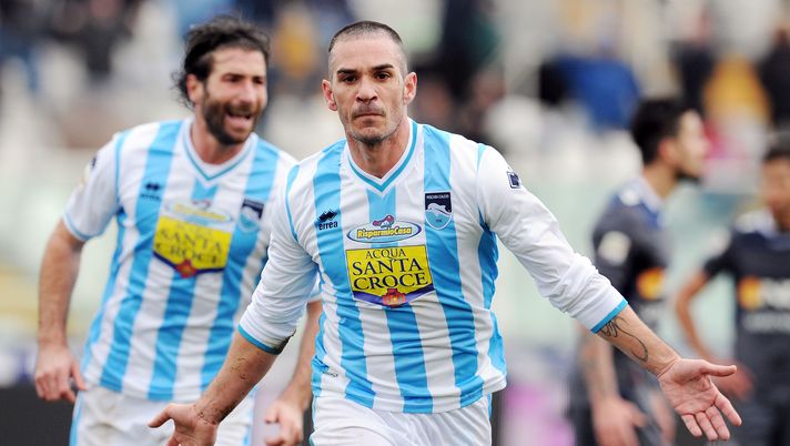 PESCARA, ITALY - FEBRUARY 03: Gaetano D'Agostino of Pescara celebrates after scoring the goal 2-1 during the Serie A match between Pescara and Bologna FC at Adriatico Stadium on February 3, 2013 in Pescara, Italy. (Photo by Giuseppe Bellini/Getty Images) PESCARA, ITALY - FEBRUARY 03: Gaetano D'Agostino of Pescara celebrates after scoring the goal 2-1 during the Serie A match between Pescara and Bologna FC at Adriatico Stadium on February 3, 2013 in Pescara, Italy. (Photo by Giuseppe Bellini/Getty Images)