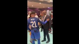 Weah, di padre in figlio: l’abbraccio di George a Timothy | VIDEO