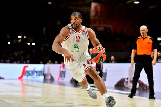 C’è l’euroderby di calcio: Olimpia Milano, meglio spostare i playoff di basket…- immagine 2