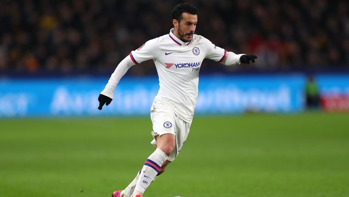 HULL, ENGLAND - JANUARY 25: Pedro of Chelsea FC runs with the ball during the FA Cup Fourth Round match between Hull City and Chelsea at KCOM Stadium on January 25, 2020 in Hull, England. (Photo by Ashley Allen/Getty Images) 
