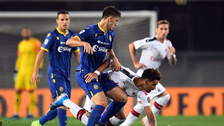VERONA, ITALY - SEPTEMBER 15: Marash Kumbulla of Hellas Verona  competes for the ball with  Lucas Paketà of AC Milan during the Serie A match between Hellas Verona and AC Milan at Stadio Marcantonio Bentegodi on September 15, 2019 in Verona, Italy.  (Photo by Alessandro Sabattini/Getty Images)  VERONA, ITALY - SEPTEMBER 15: Marash Kumbulla of Hellas Verona  competes for the ball with  Lucas Paketà of AC Milan during the Serie A match between Hellas Verona and AC Milan at Stadio Marcantonio Bentegodi on September 15, 2019 in Verona, Italy.  (Photo by Alessandro Sabattini/Getty Images)