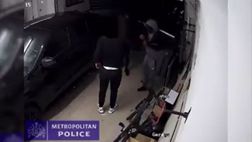 VIDEO / Ladri tentano di rubare la Mercedes di Gabriel: reagisce così