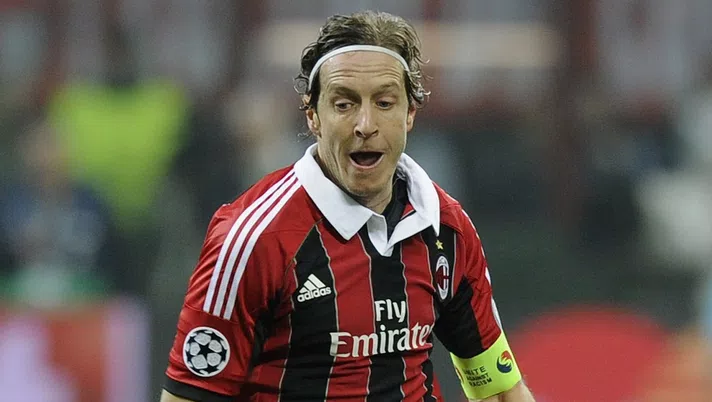 Massimo Ambrosini con la maglia del Milan nel 2013 (credits: GETTY Images)