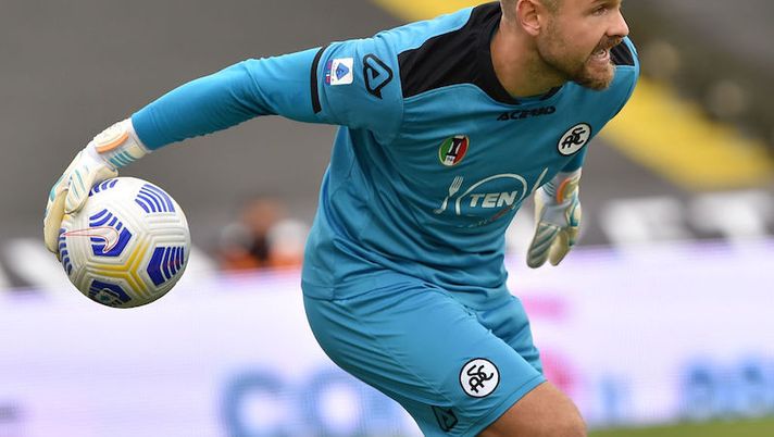 during the Serie A match between Spezia Calcio and US Sassuolo at Dino Manuzzi Stadium on September 27, 2020 in Cesena, Italy. Spezia, Zoet lascia il campo in barella: infortunio muscolare, entra Rafael - immagine 1
