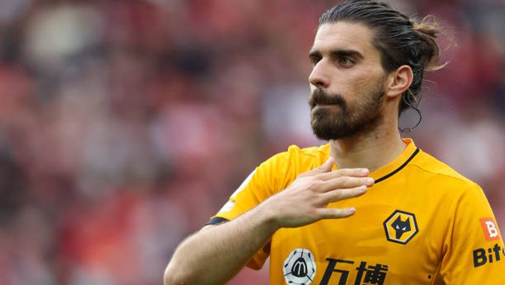 LIVERPOOL, ENGLAND - MAY 22: Ruben Neves of Wolverhampton Wanderers during the Premier League match between Liverpool and Wolverhampton Wanderers at Anfield on May 22, 2022 in Liverpool, United Kingdom. (Photo by Matthew Ashton - AMA/Getty Images) Roma, da Douglas Luiz a Ruben Neves: il colpo grosso sarà al centro - immagine 1