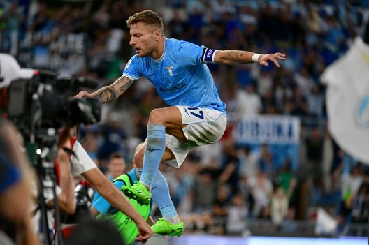 ROME, ITALY - SEPTEMBER 11: Ciro Immobile of SS Lazio celebrates a opening goal during the Serie A match between SS Lazio and Hellas Verona at Stadio Olimpico on September 11, 2022 in Rome, Italy. (Photo by Marco Rosi - SS Lazio/Getty Images) Immobile, il report medico: ci sarà contro la Fiorentina?- immagine 2