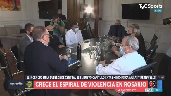 Argentina, Rosario terrorizzata: il derby sfugge di mano e incendia la città- immagine 3