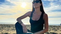 Federica Nargi accoglie novembre sulla spiaggia: “Godiamoci ogni momento”