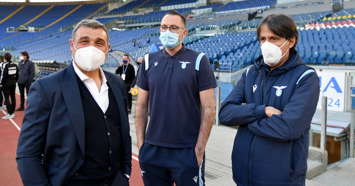Revue LAZIALITA N°247 – Mai 2002 – Mancini, Peruzzi, Inzaghi, Maruzzi, Raffaella Carrà