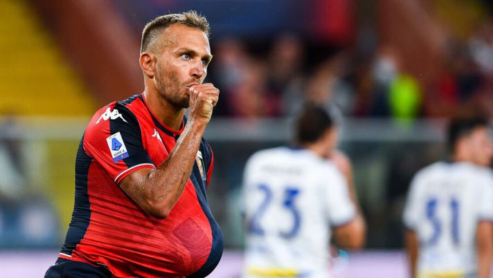GENOA, ITALY - SEPTEMBER 25: Domenico Criscito of Genoa celebrates after scoring a goal on a penalty kick during the Serie A match between Genoa CFC and Hellas Verona FC at Stadio Luigi Ferraris on September 25, 2021 in Genoa, Italy. (Photo by Getty Images) Criscito, l’offerta di Toronto è sul tavolo: la tentazione è forte per un triennale - immagine 1