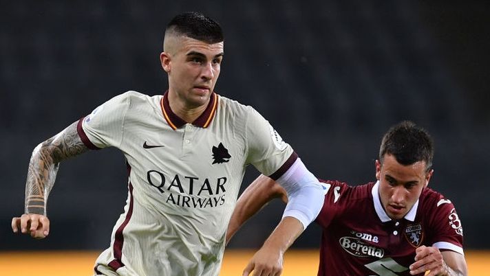 TURIN, ITALY - JULY 29:  Gianluca Mancini (L) of AS Roma in action against Alejandro Berenguer of Torino FC during the Serie A match between Torino FC and  AS Roma at Stadio Olimpico di Torino on July 29, 2020 in Turin, Italy.  (Photo by Valerio Pennicino/Getty Images) 