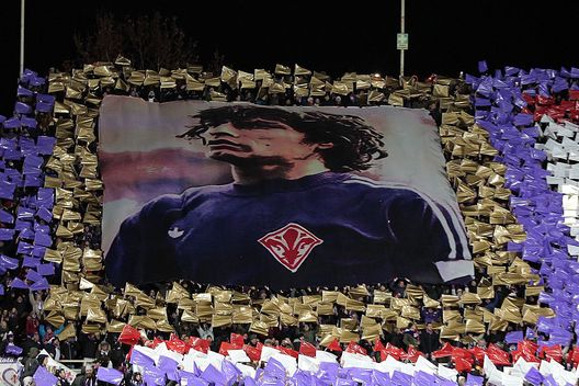  FLORENCE, ITALY - JANUARY 15: Fans of ACF Fiorentina during the Serie A match between ACF Fiorentina and Juventus FC at Stadio Artemio Franchi on January 15, 2017 in Florence, Italy. (Photo by Gabriele Maltinti/Getty Images) 