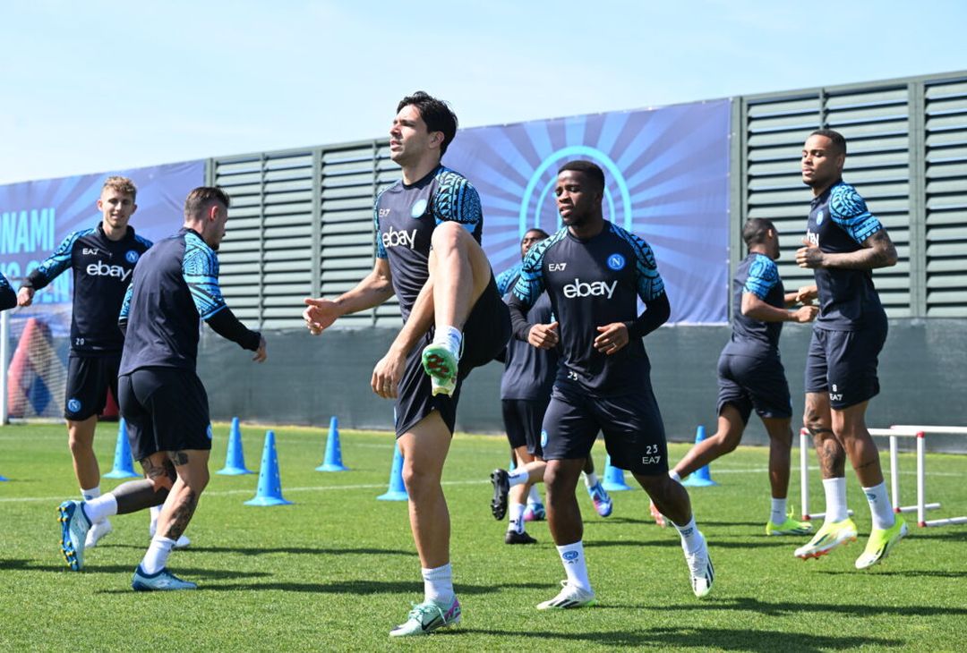 GALLERY Il Napoli torna ad allenarsi: sorrisi e concentrazione per gli azzurri - immagine 7