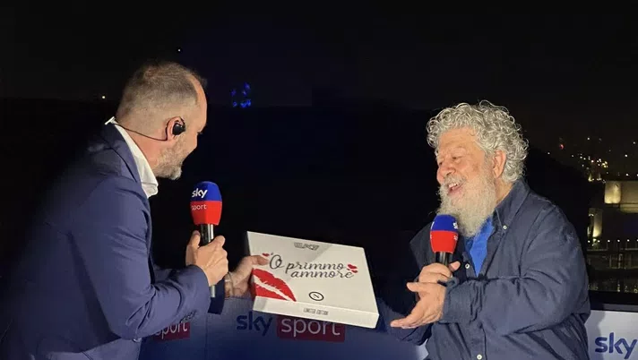 FOTO Scudetto Napoli, l’omaggio di Lello Arena a Massimo Troisi - immagine 1
