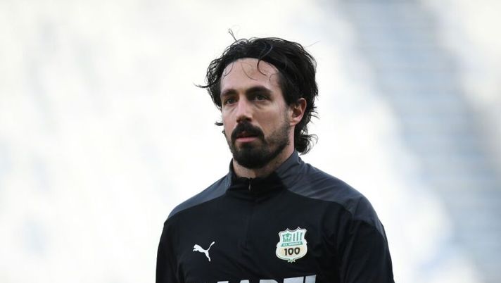 REGGIO NELL'EMILIA, ITALY - APRIL 17: Andrea Consigli of US Sassuolo looks on during the Serie A match between US Sassuolo and ACF Fiorentina at Mapei Stadium - Città del Tricolore on April 17, 2021 in Reggio nell'Emilia, Italy. Sporting stadiums around Italy remain under strict restrictions due to the Coronavirus Pandemic as Government social distancing laws prohibit fans inside venues resulting in games being played behind closed doors. (Photo by Alessandro Sabattini/Getty Images) FORMAZIONI UFFICIALI – Consigli out! Dal 1′ Boga e Orsolini, fuori Luis Alberto e Lazzari - immagine 1